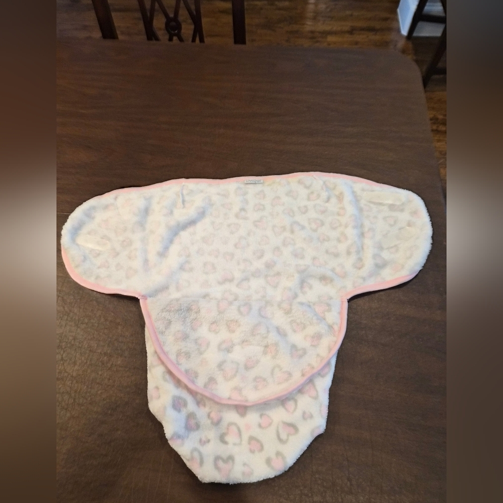 Lovespun Infant Baby Heart Pattern Swaddler Soft Fleece with Pink Trim NWOT